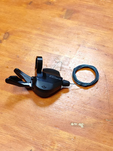 Задний шифтер Shimano Cues U6000 с индикатором